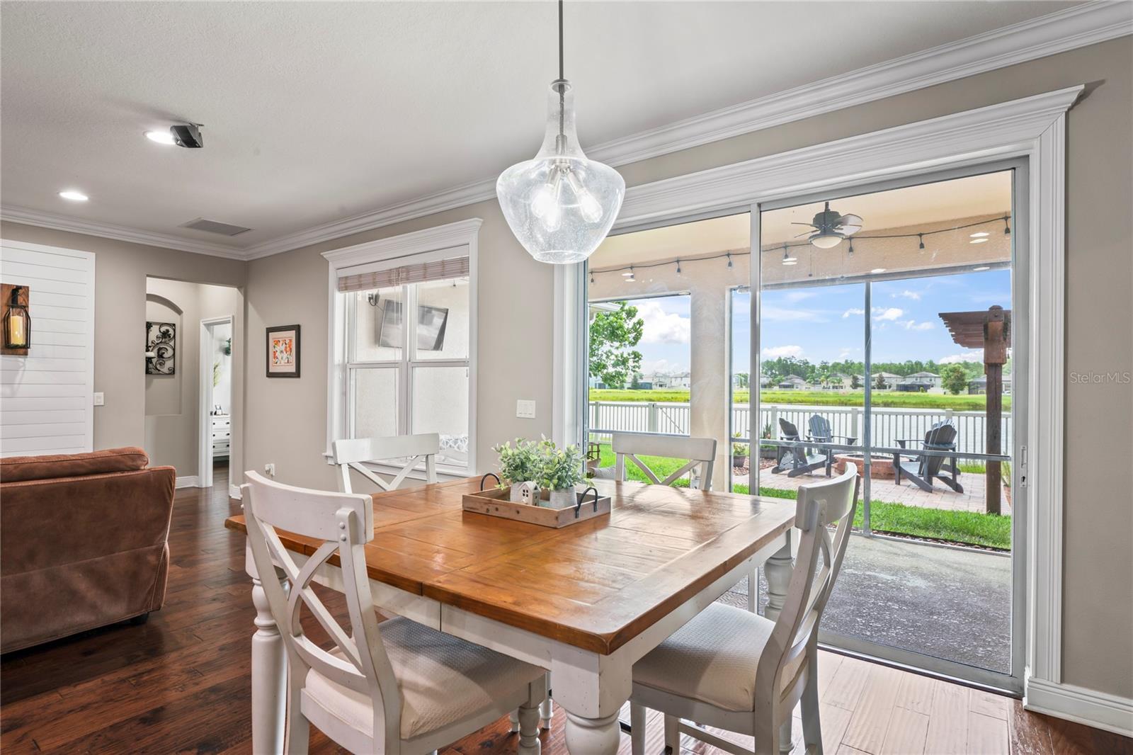 EAT-IN KITCHEN
