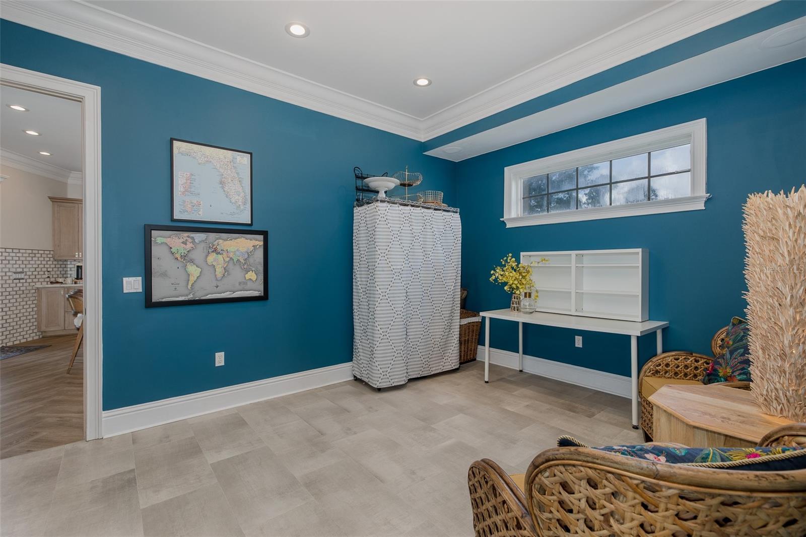 Flex room off kitchen