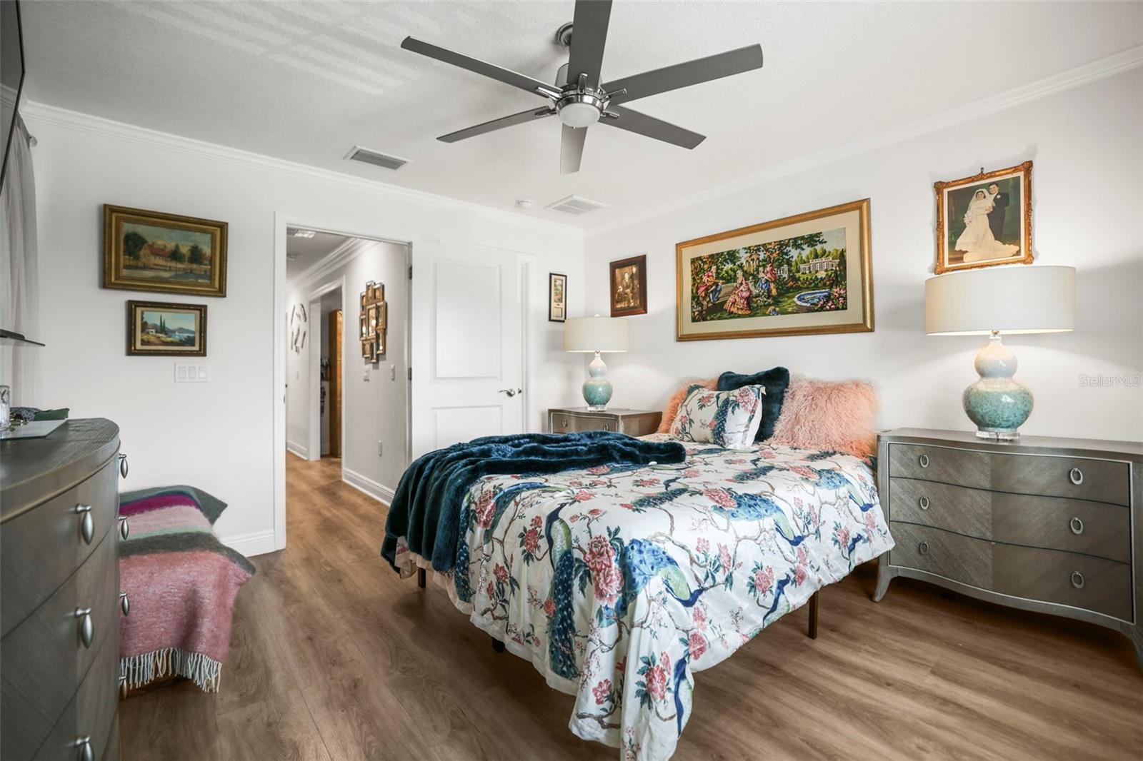 Large front bedroom