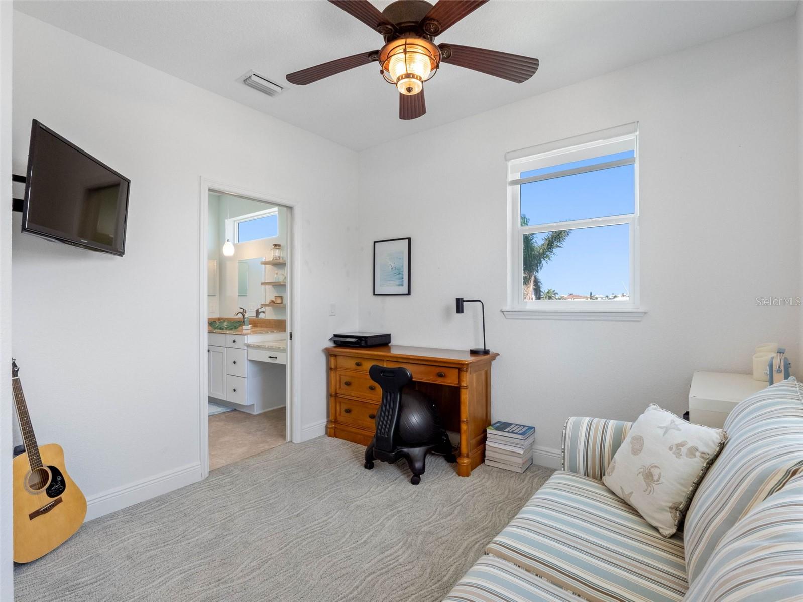 Guest bedroom