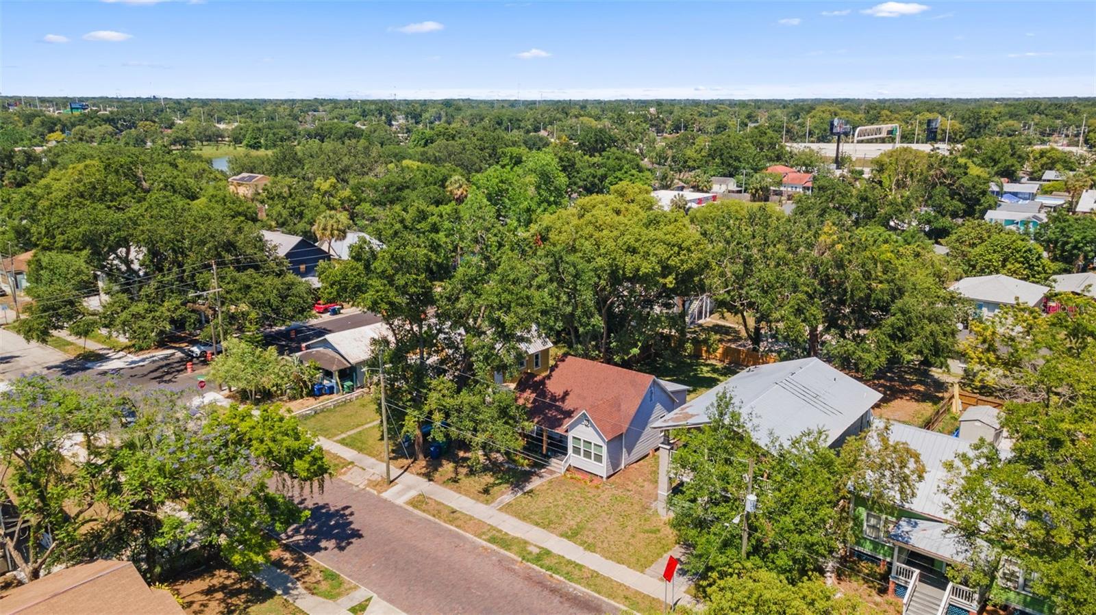 Minutes to Downtown Tampa and close to Armature Works and the YMCA!