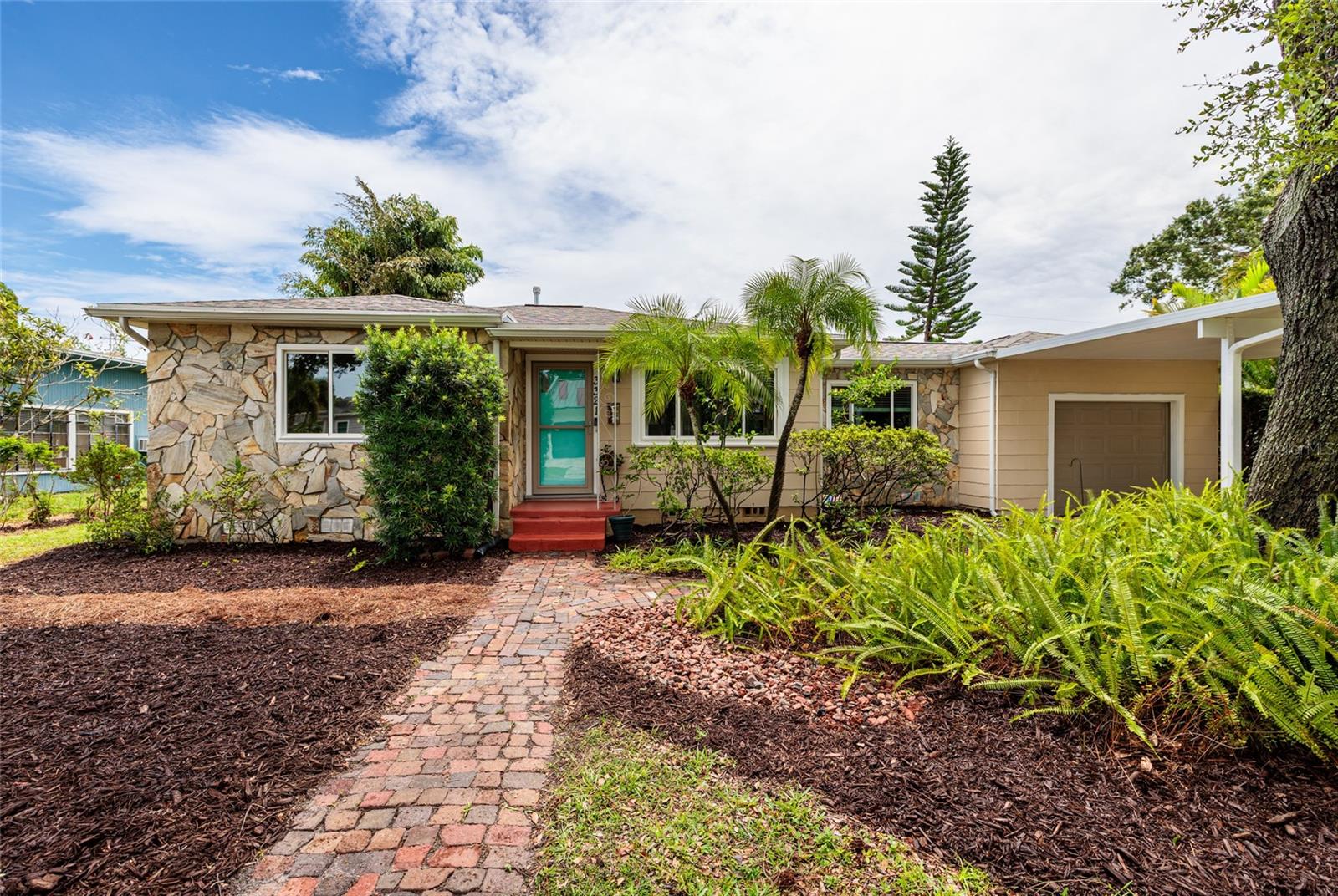 3 Bedroom, 2 Bath 1,546sft, Garage and Carport