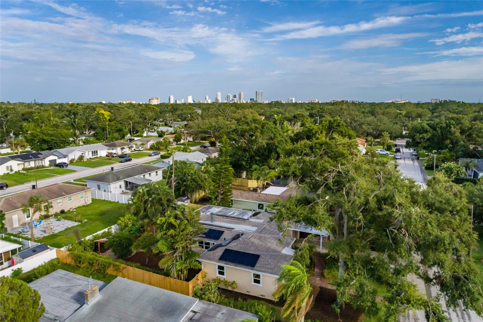 Minutes to Downtown St. Pete