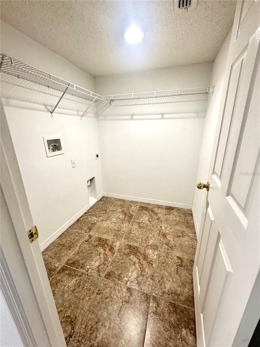 Laundry room with Hookups