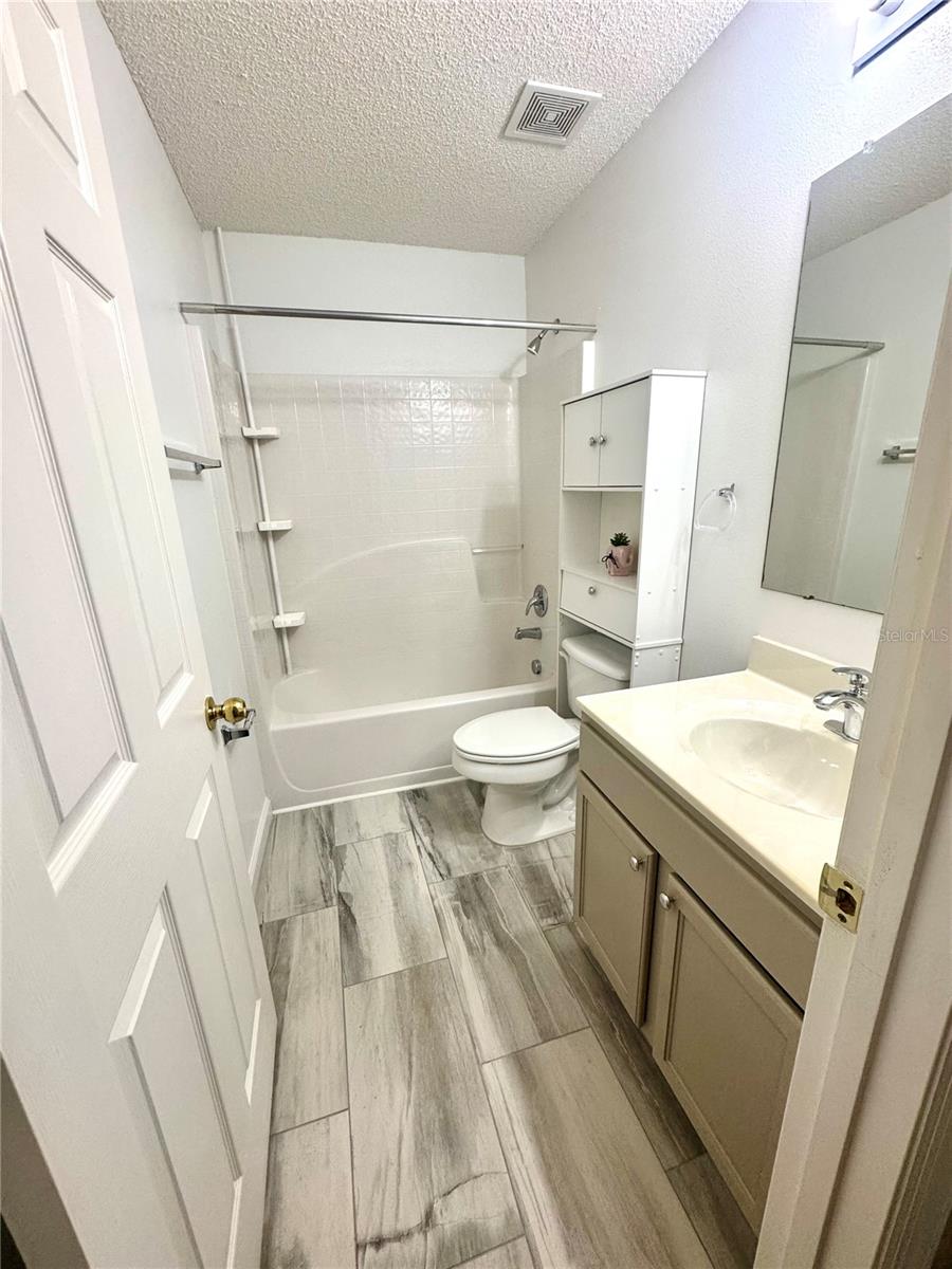 Full Bath upstairs new tiles 2023