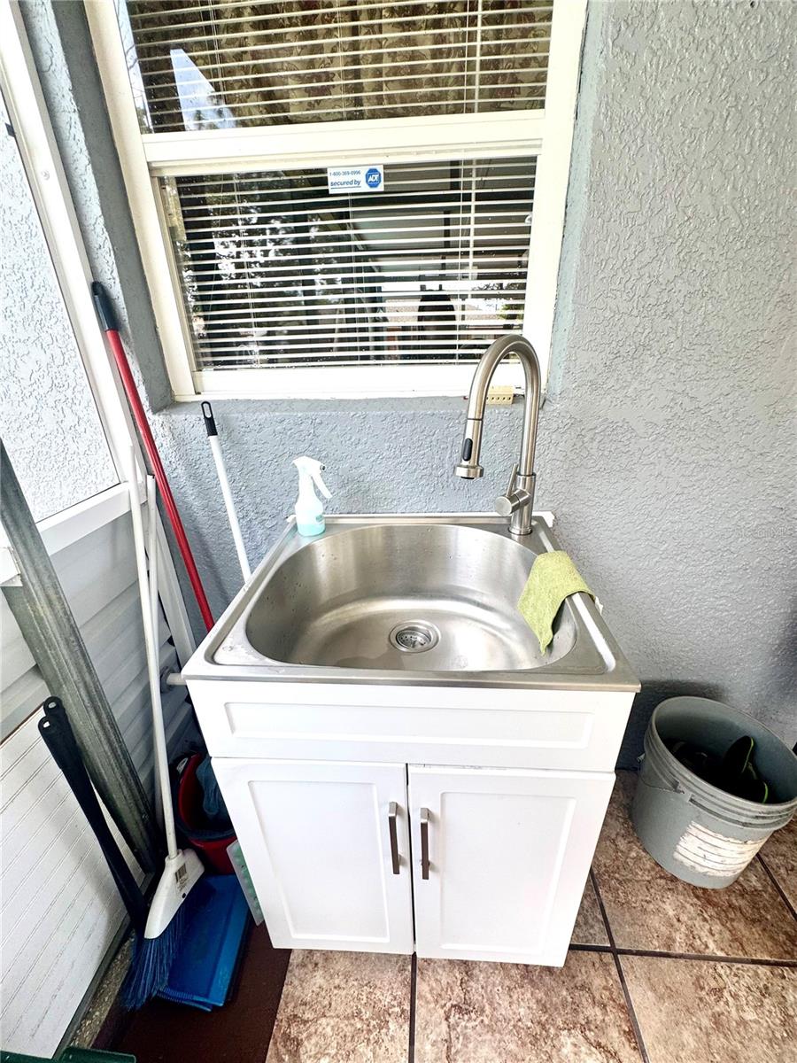 Utility sink on the Lanai