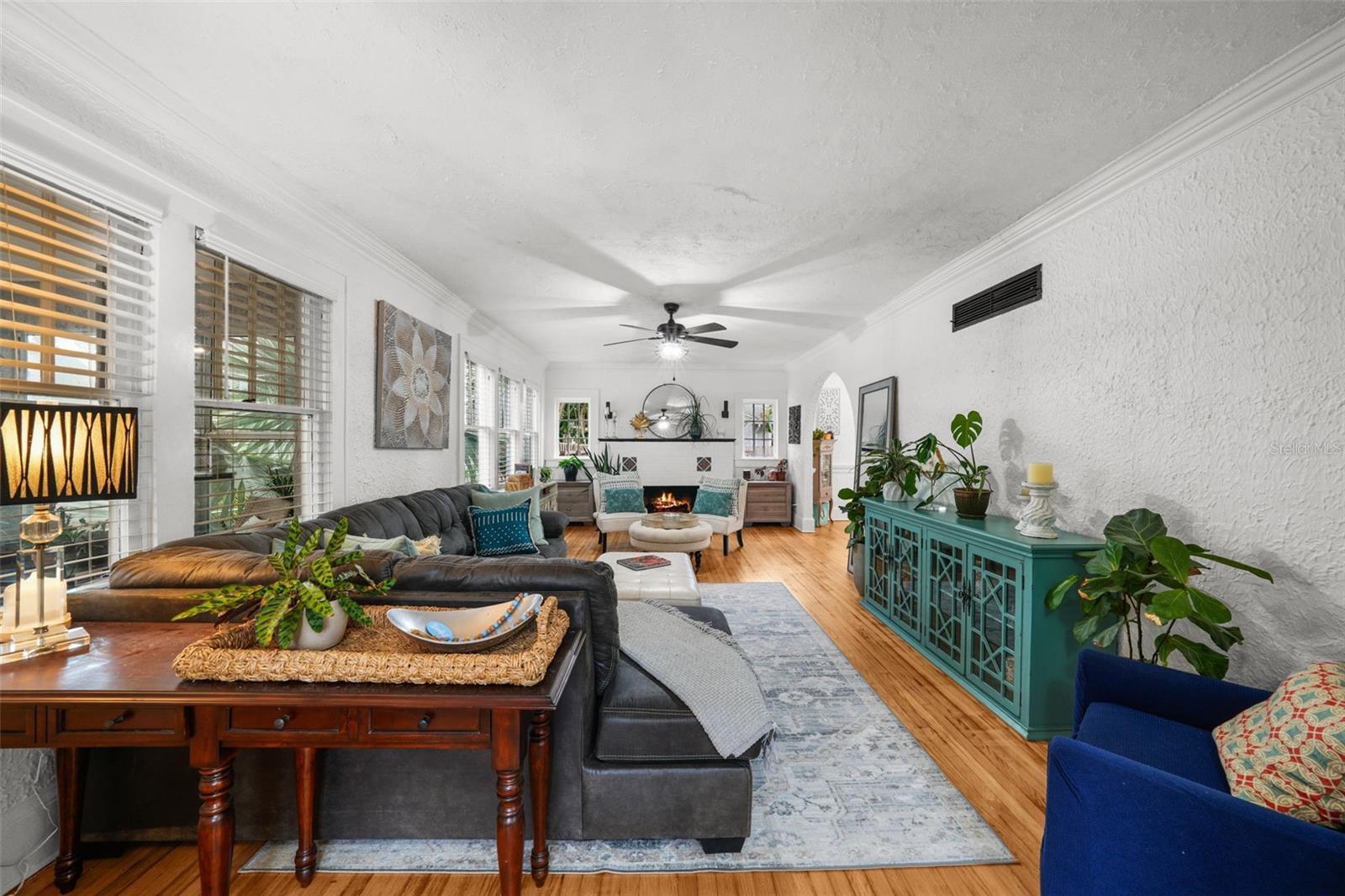 The Greatest of Living Rooms, plenty of space for everyone