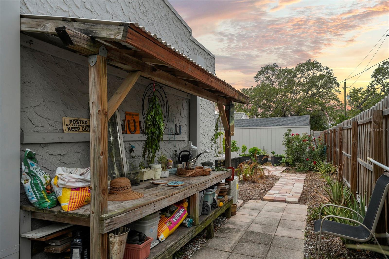 Potting and crafting station
