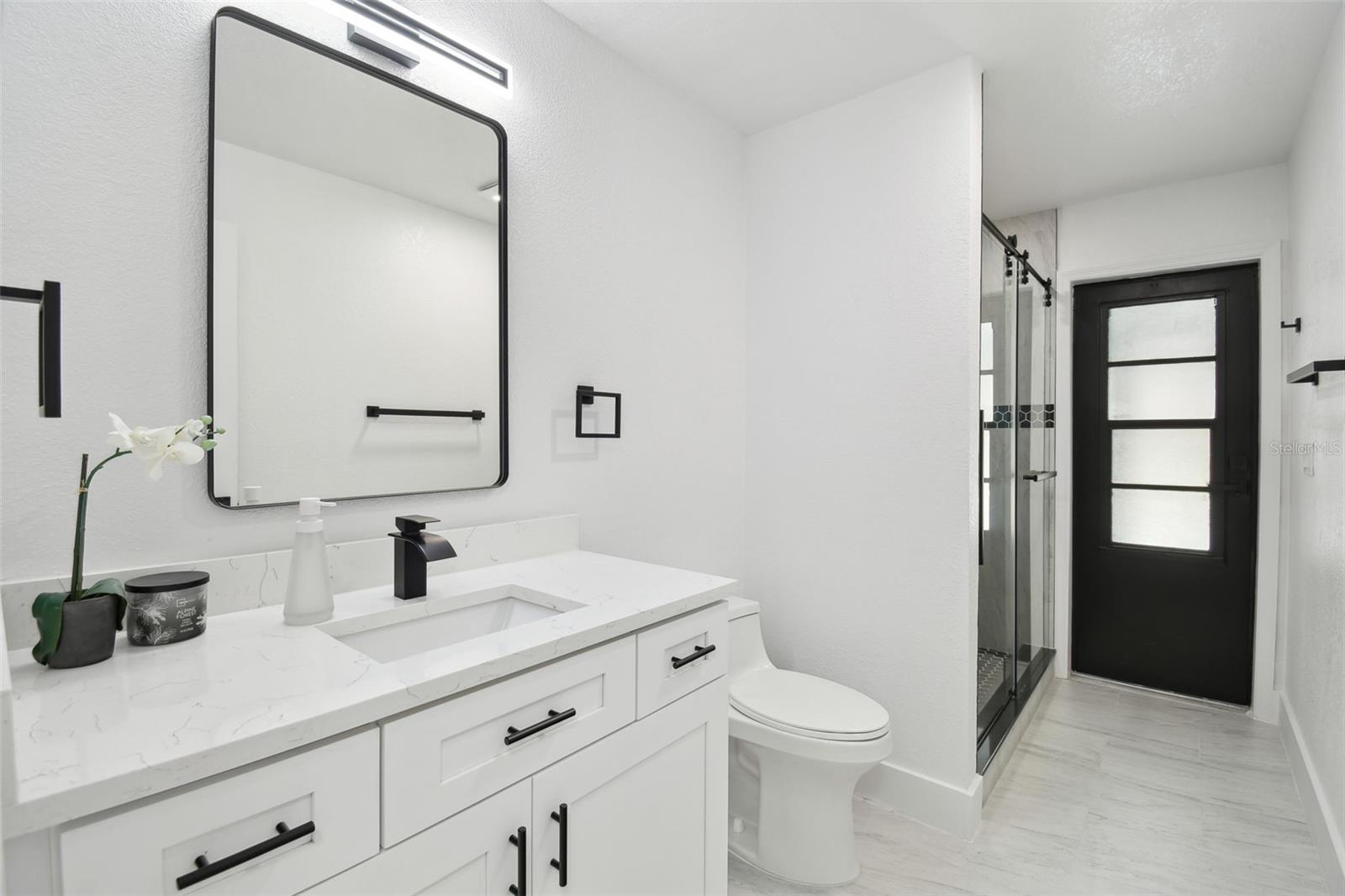 Spare Bath with access to lanai/pool