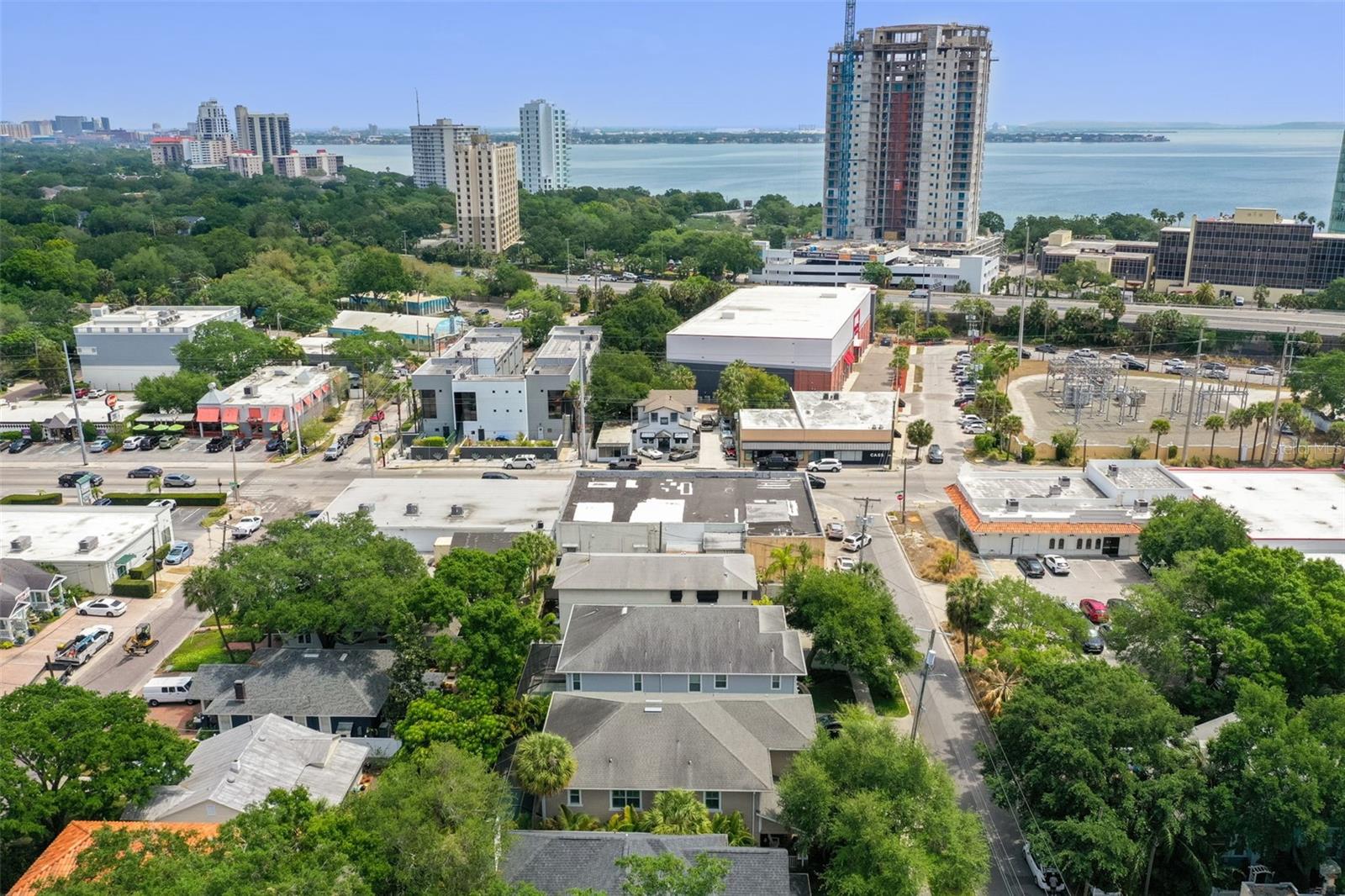 Minutes to downtown Tampa, MacDill AFB, or Tampa International Airport