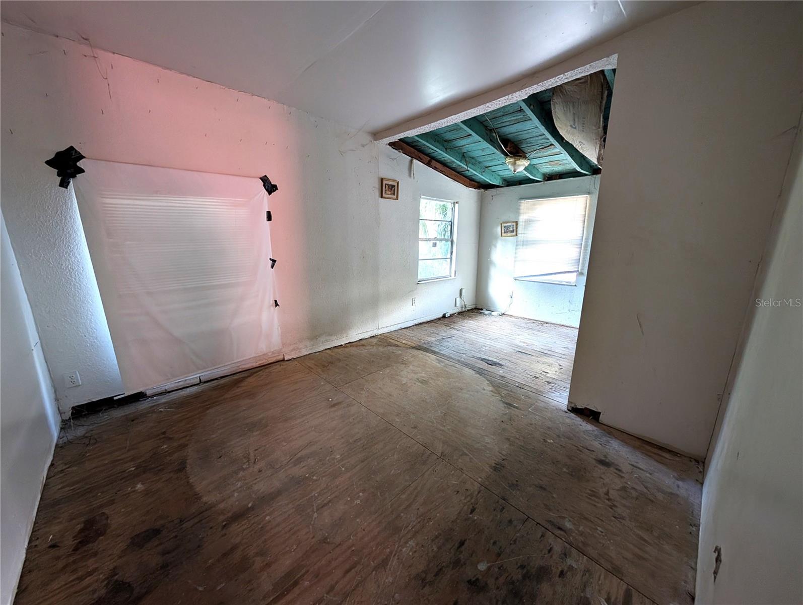 master/ bedroom 1