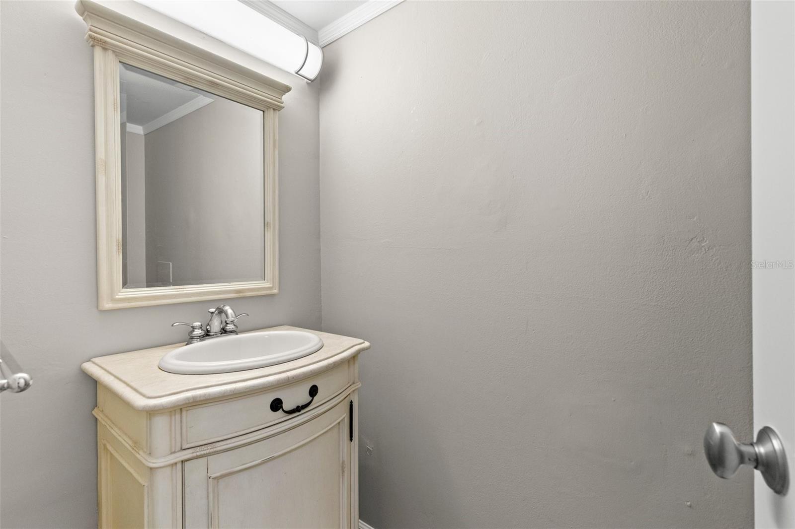 1/2 Bath