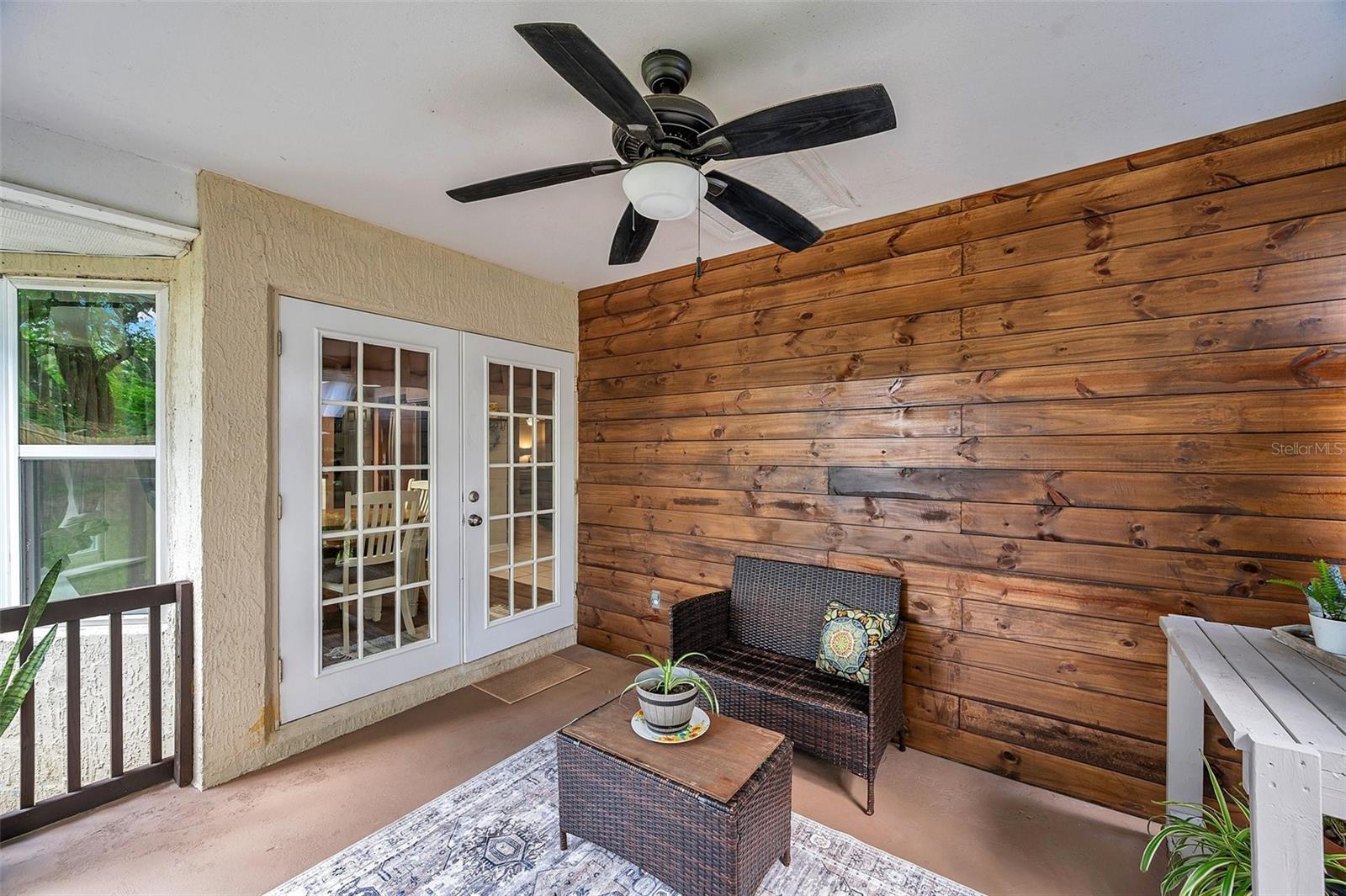 Custom wood wall, working fan/light.