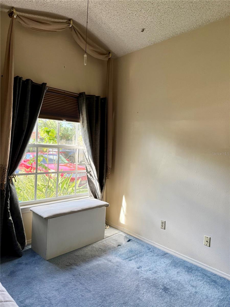 Guest bedroom.