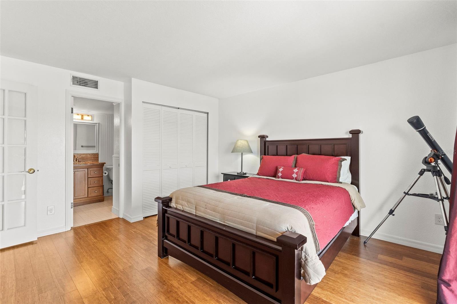 Primary Bedroom w/ Ensuite Bathroom