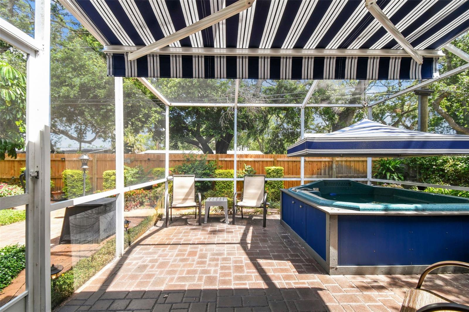 Birdcage Patio With Spa