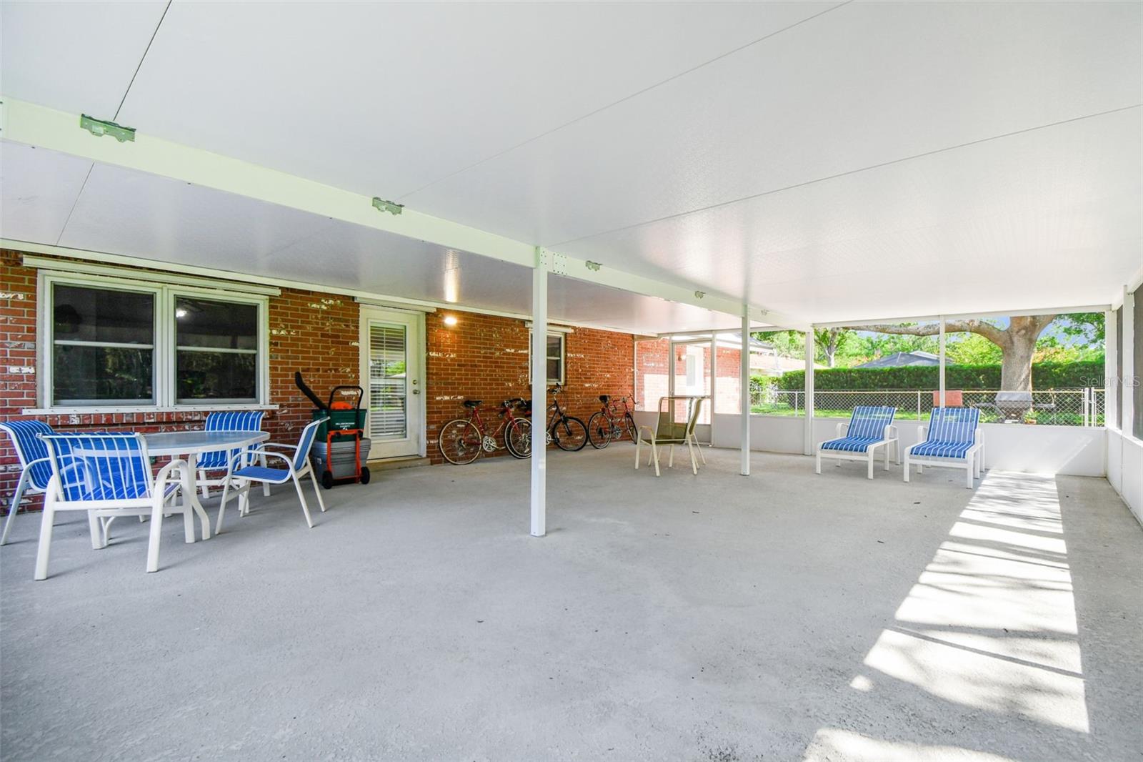 HUGE Covered/Screened Lanai