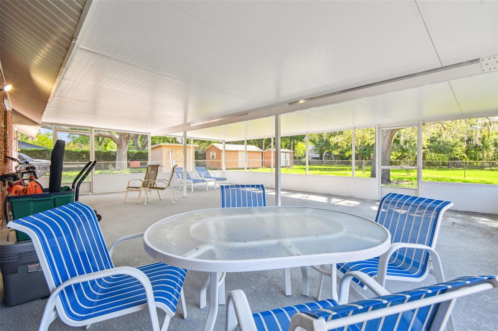 Huge Covered Screened Lanai