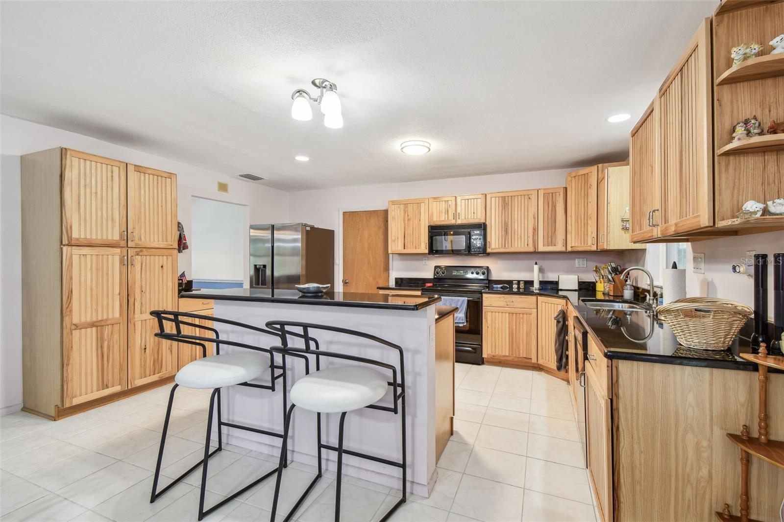 Kitchen w/Island