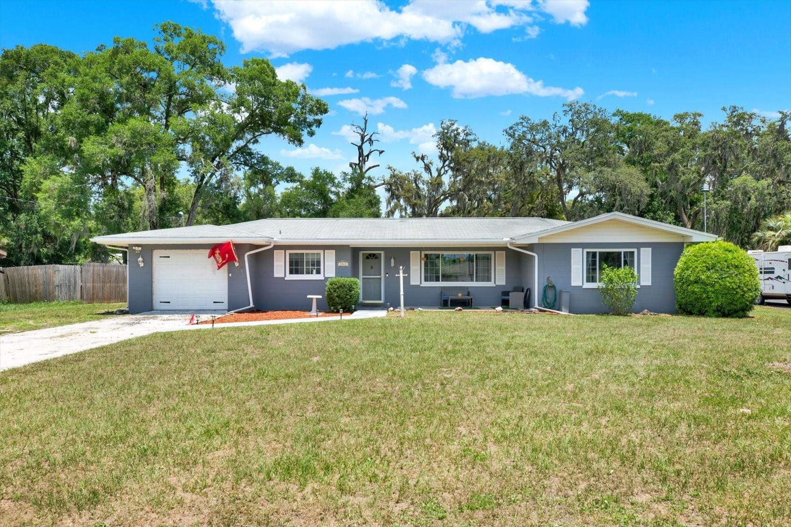 Front of home facing Lake