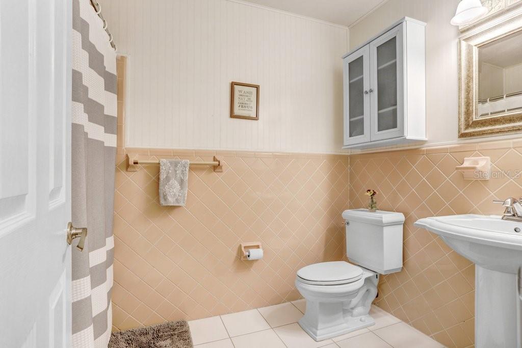 Hallway full Bath