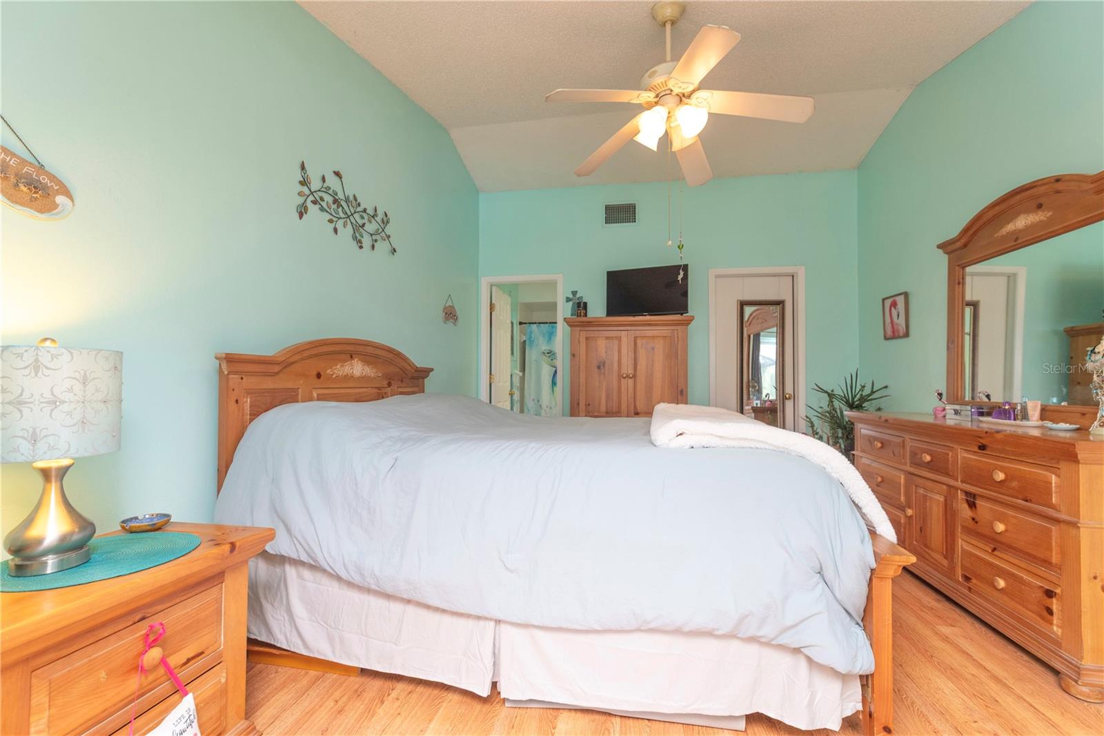 Primary bedroom with en suite and walk-in closet.