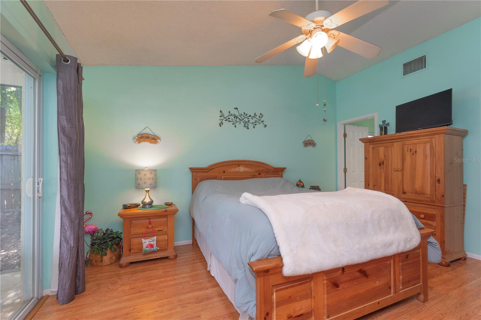 Primary bedroom with en suite and walk-in closet.