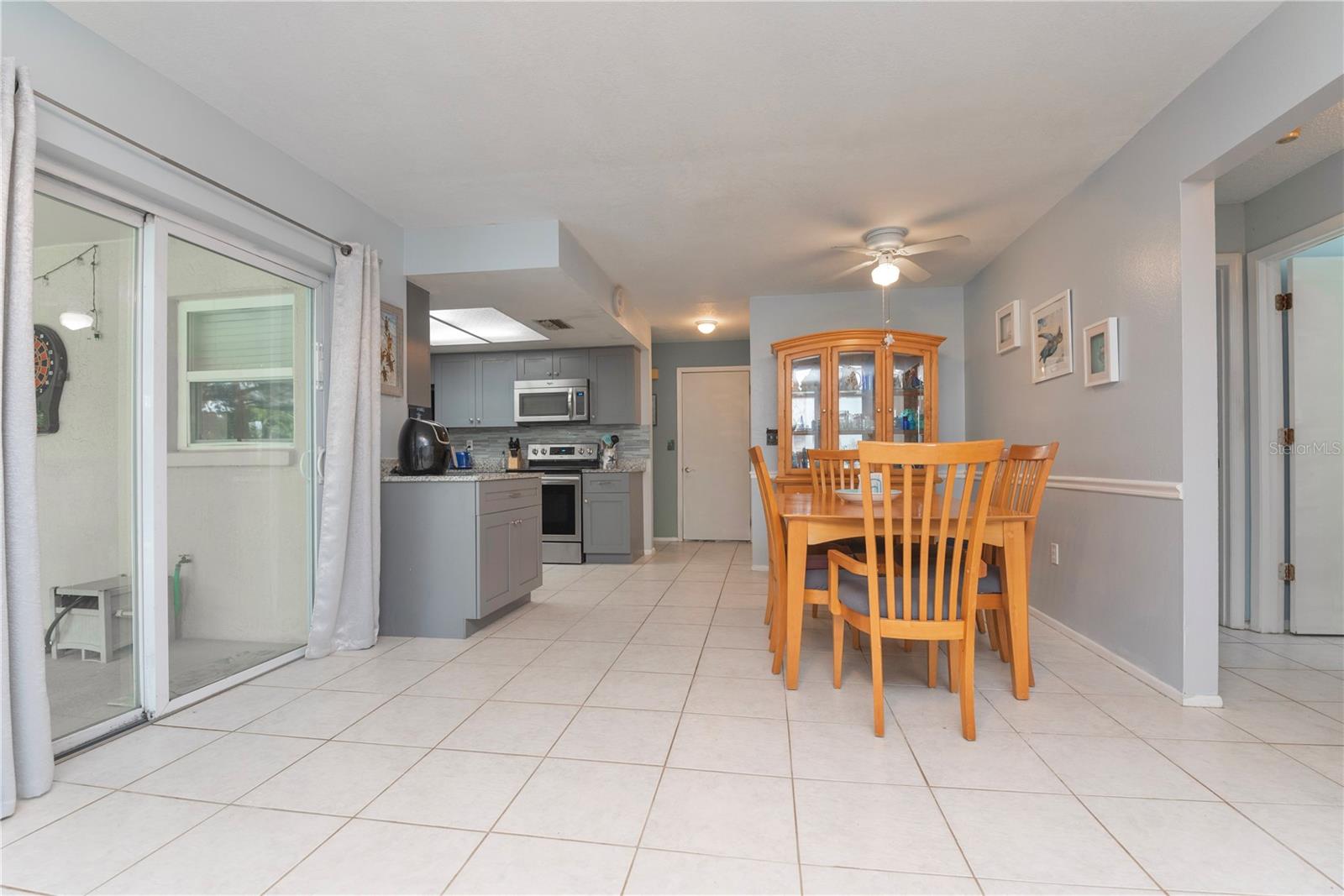 Dinette between kitchen and family room.