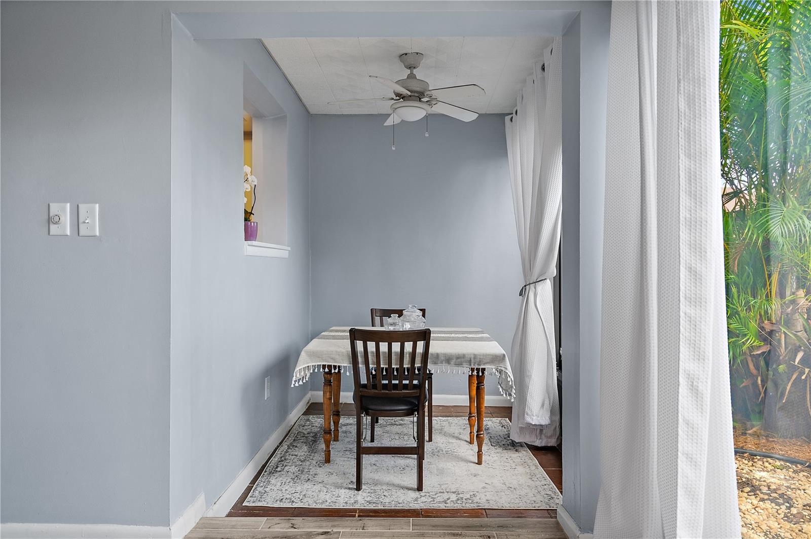 Bonus dining space or office