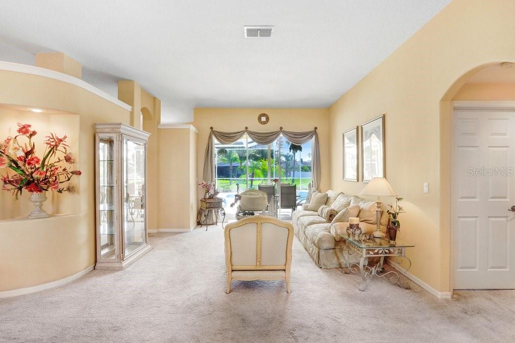 Owner built with an elongated entryway