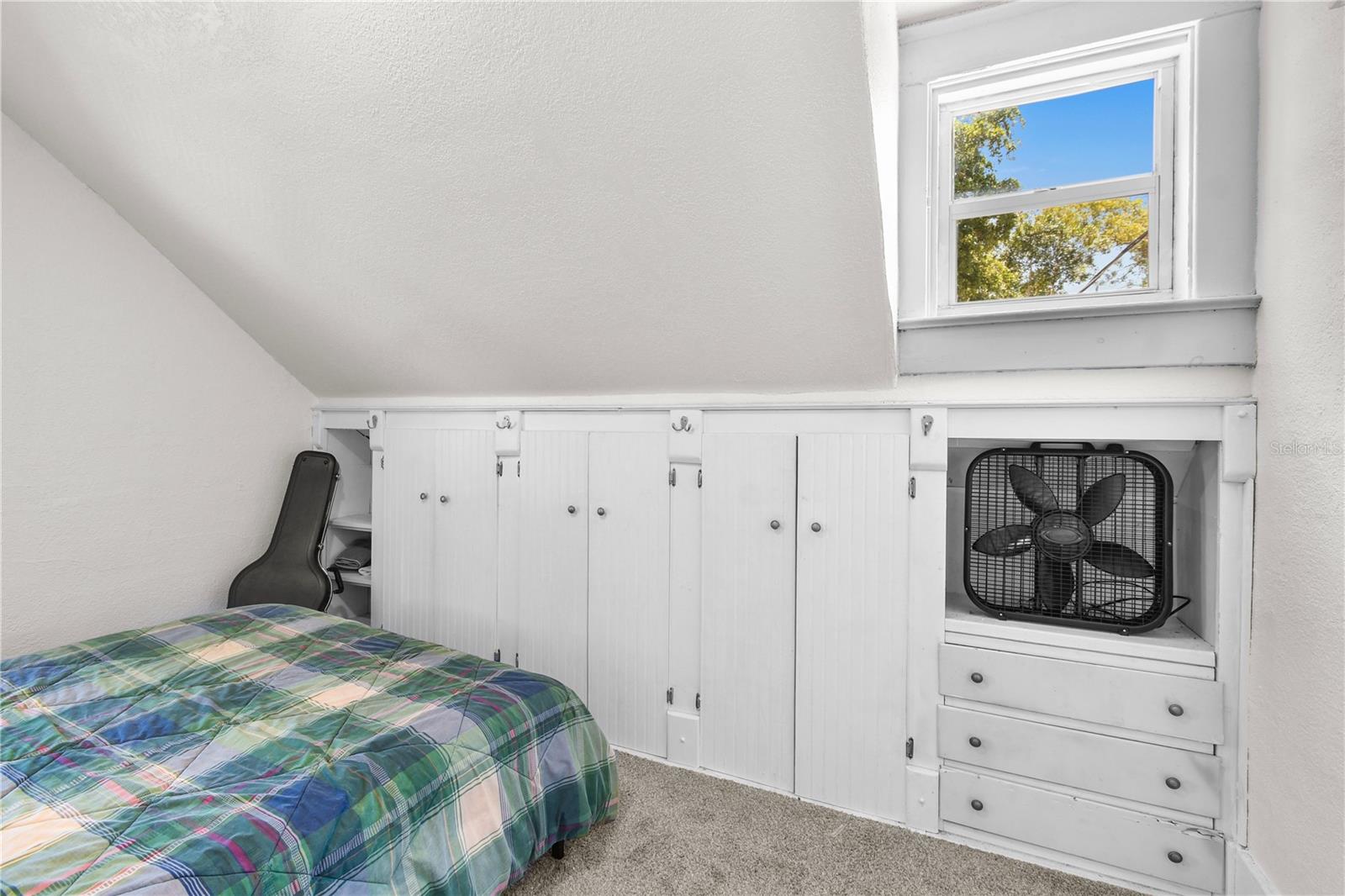 2nd bedroom
