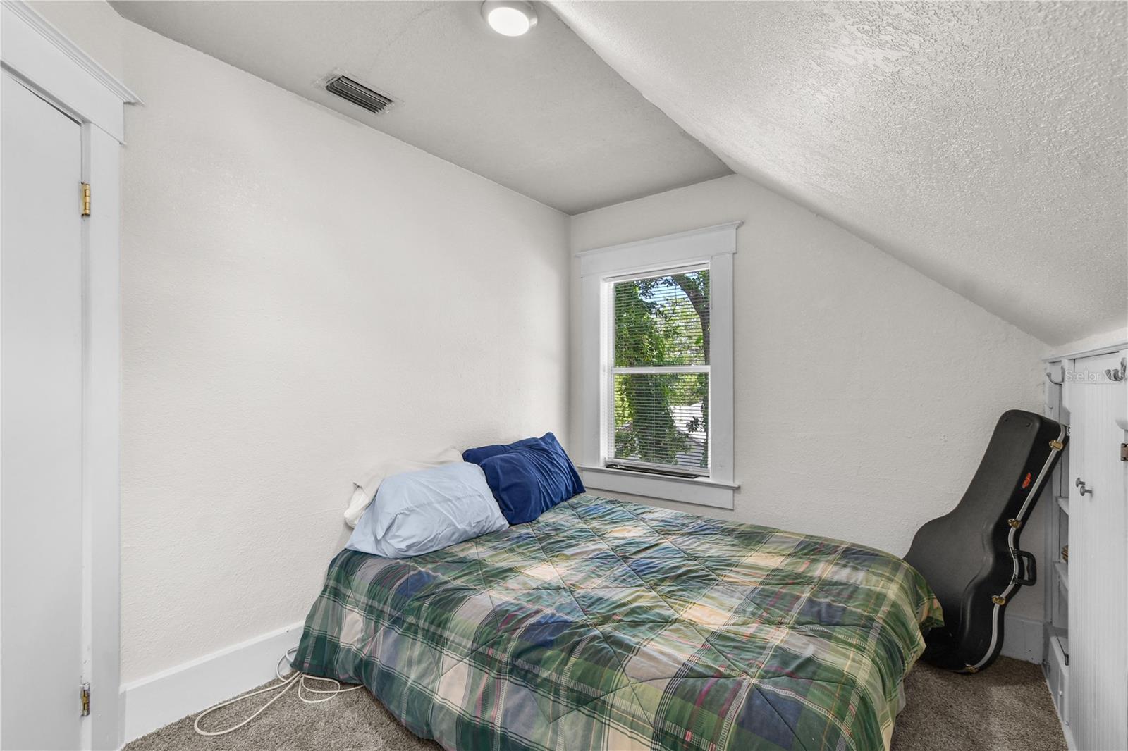 2nd bedroom 2nd view