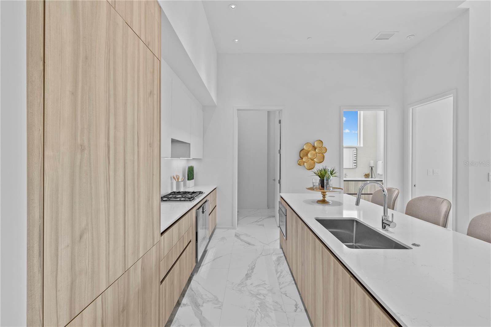 Kitchen and breakfast bar