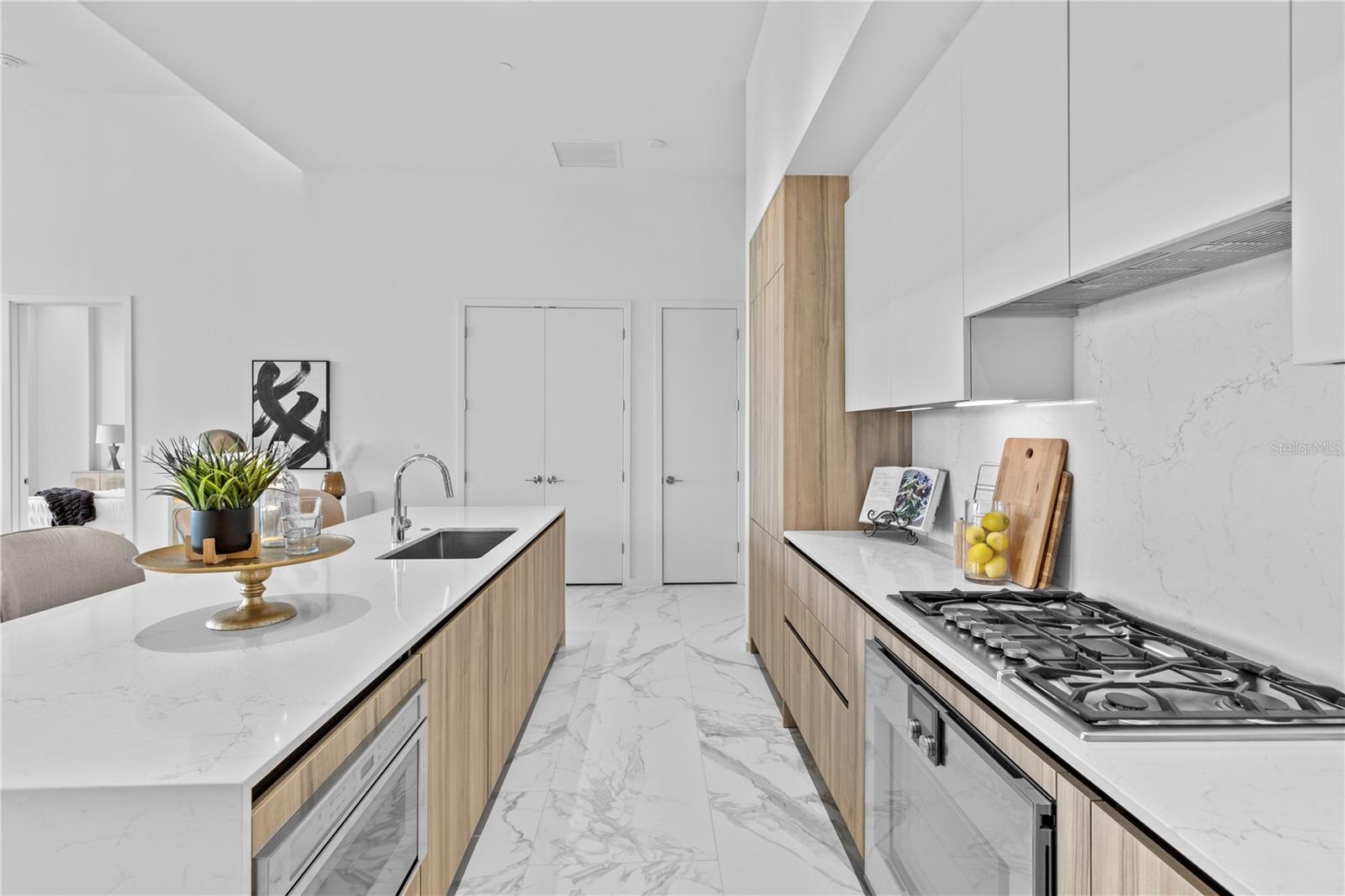 Kitchen and breakfast bar