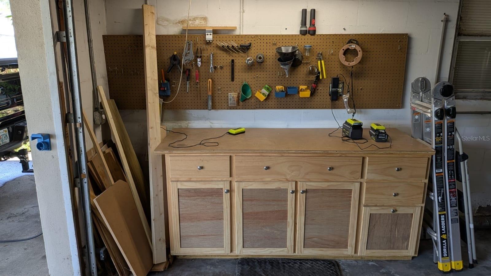 Garage workstation