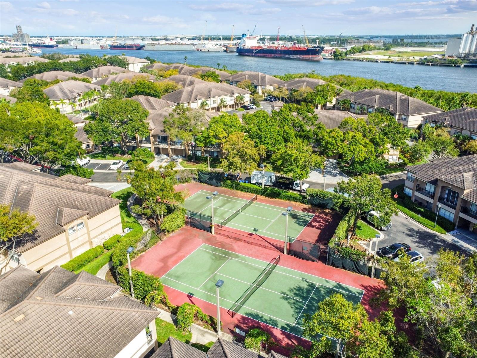 2 Tennis Courts
