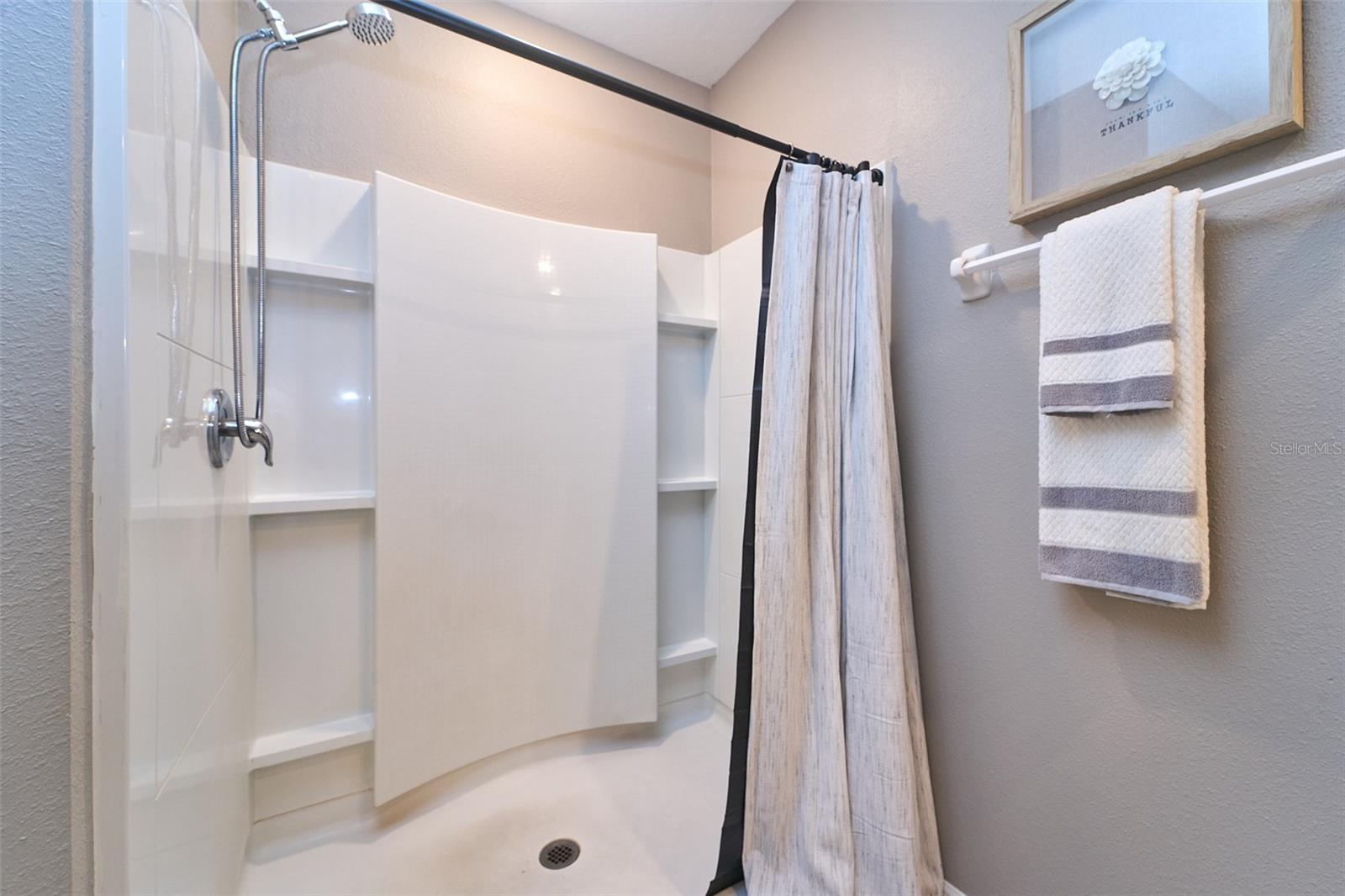 Primary en-suite bath