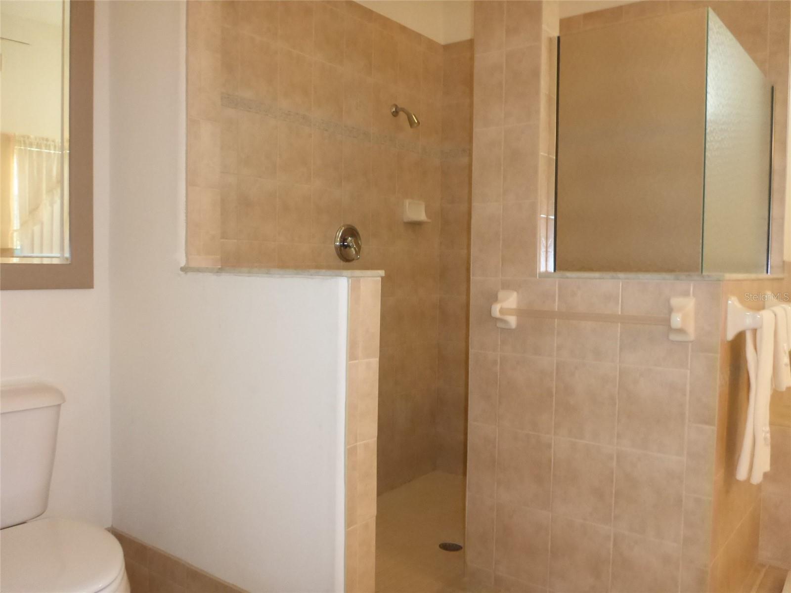 Bathroom 1b