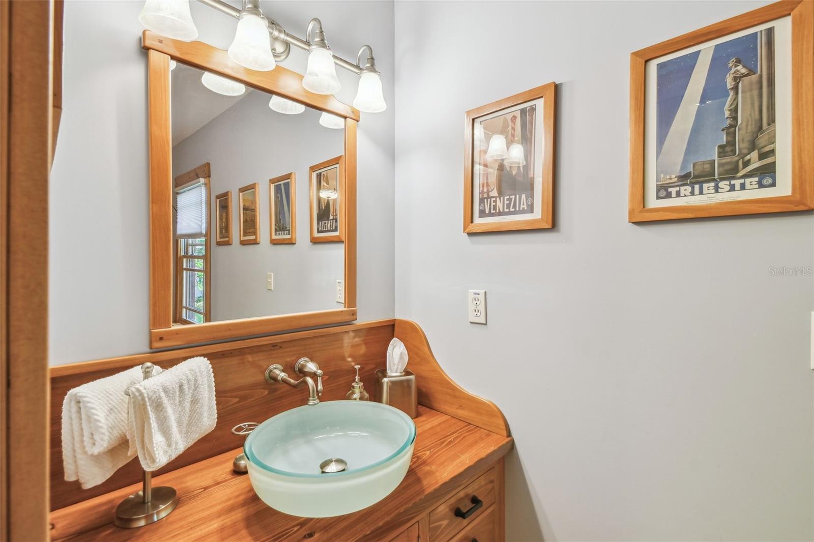 Bathroom 2 (Second Floor)