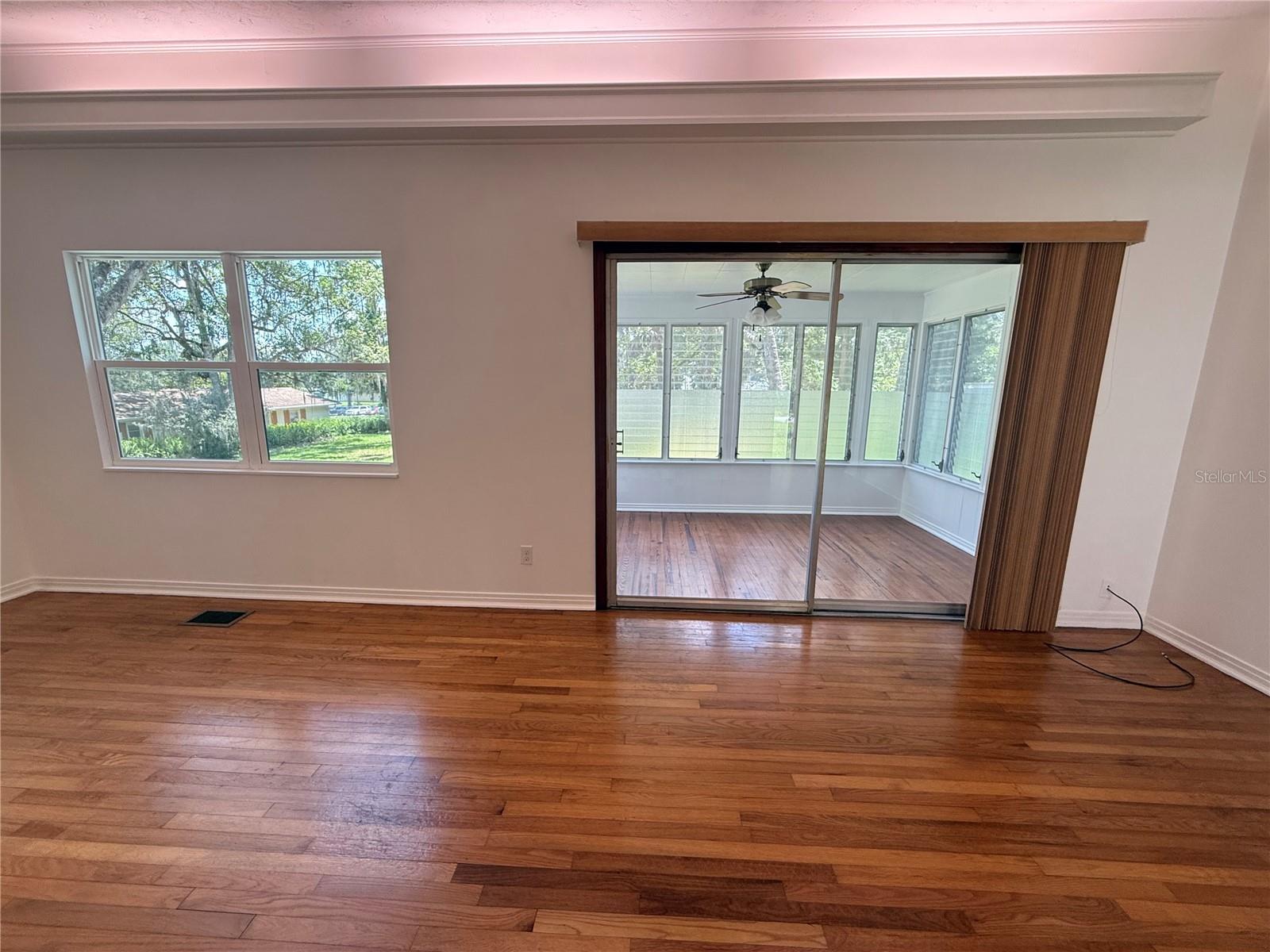 Living room looking into Florida room708