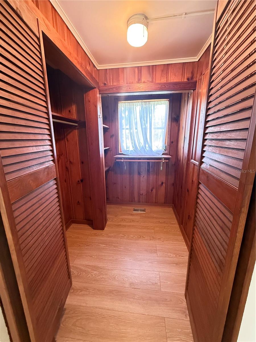 714 master walk in closet