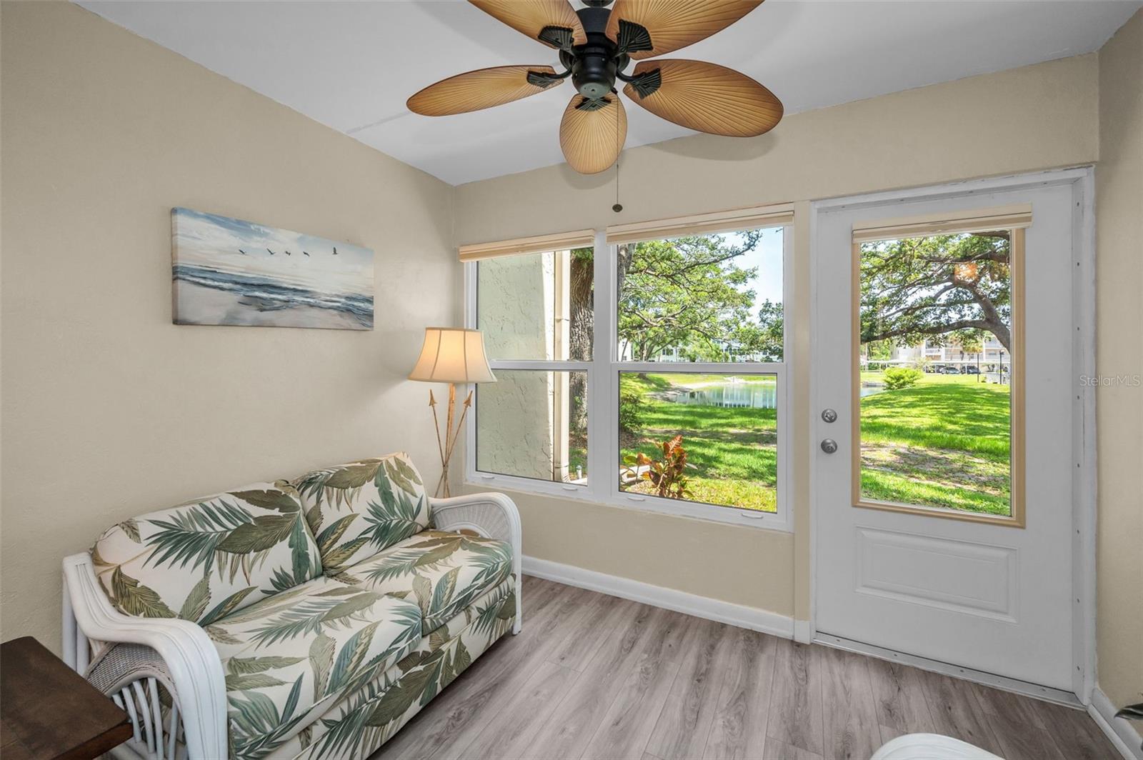 THE LAKEVIEW CAN BE SEEN THROUGHOUT THE ENTIRE LIVING, DINING AND PART OF THE KITCHEN AREA.