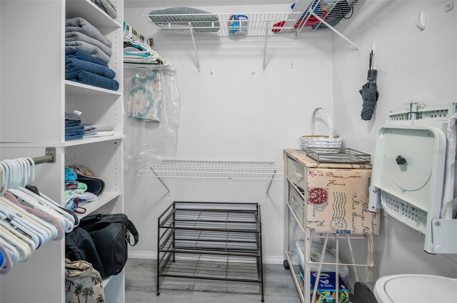 Wallk in Closet