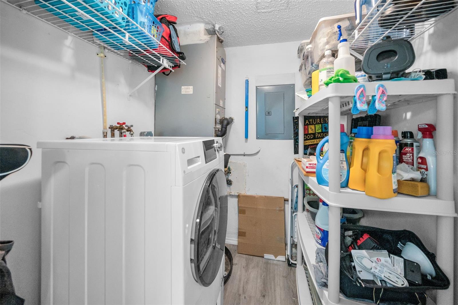 Washer/Dryer Combo Machine, Newer Electric Panel, AC ~2020