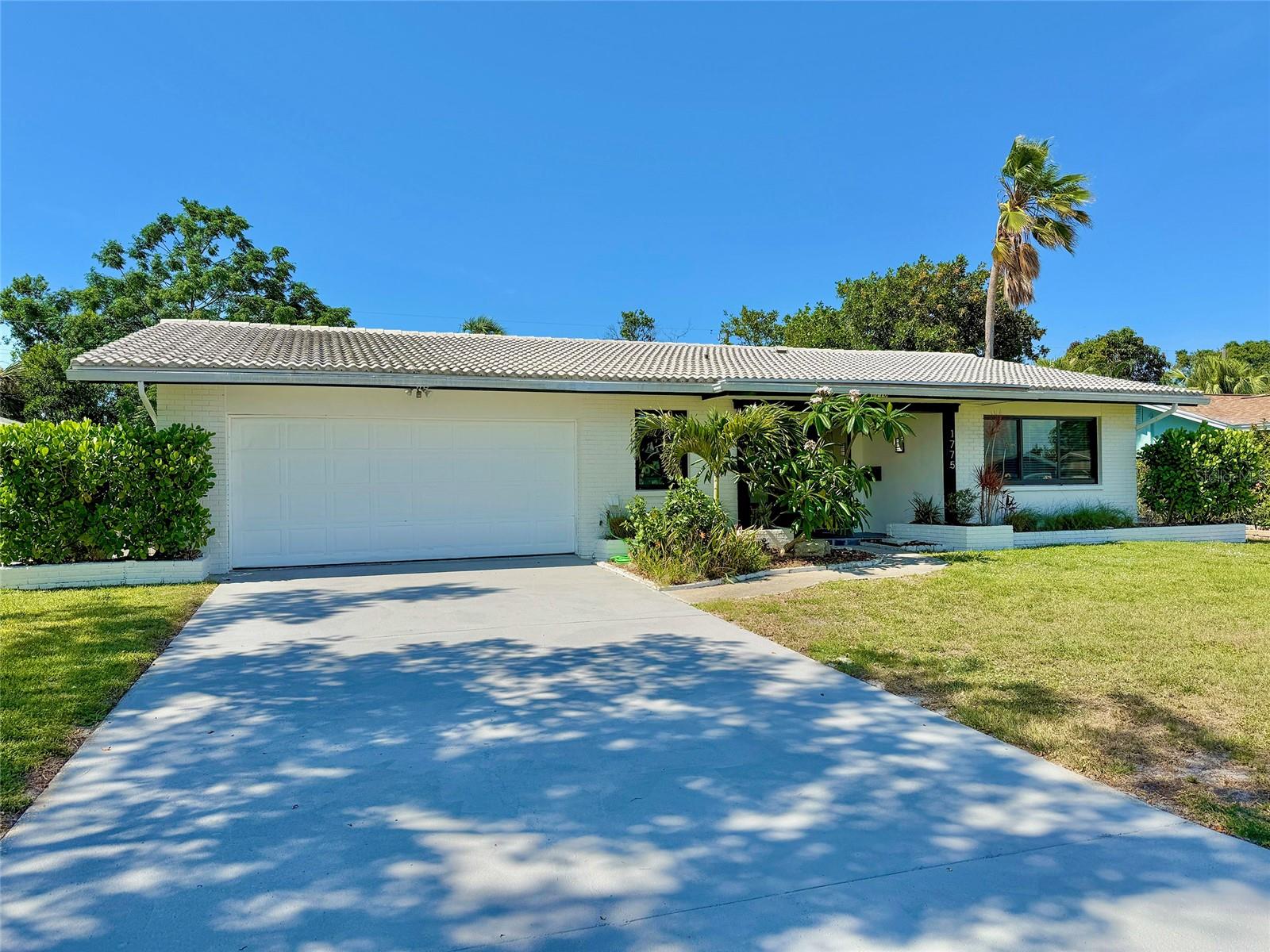 Front w/driveway