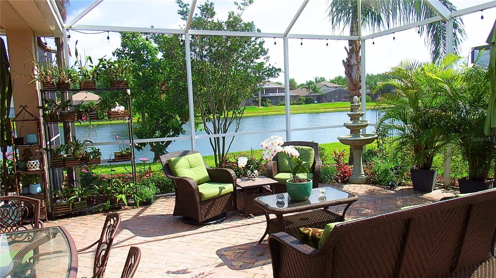 Huge Screened in Patio