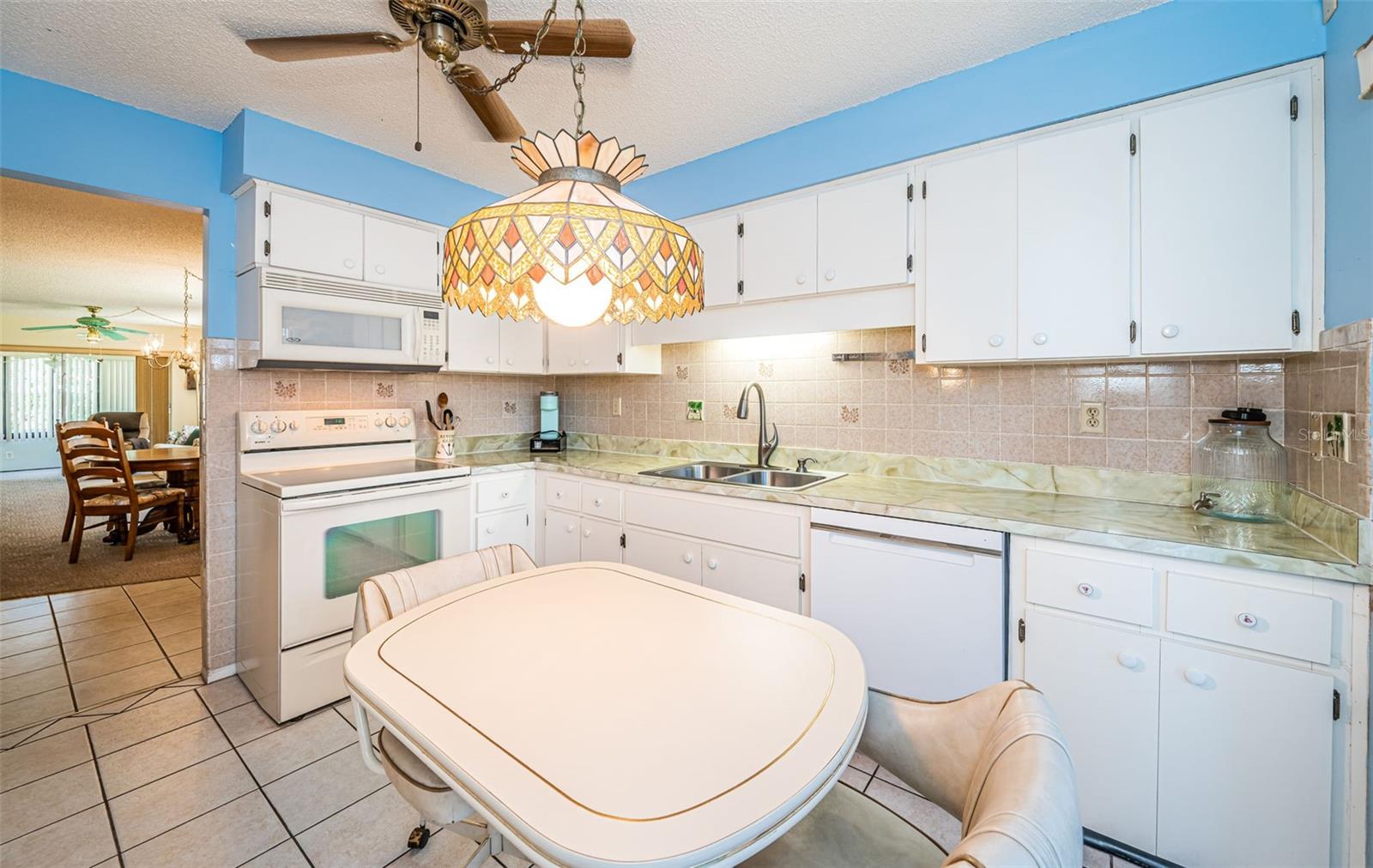 Kitchen - Tile Backsplash