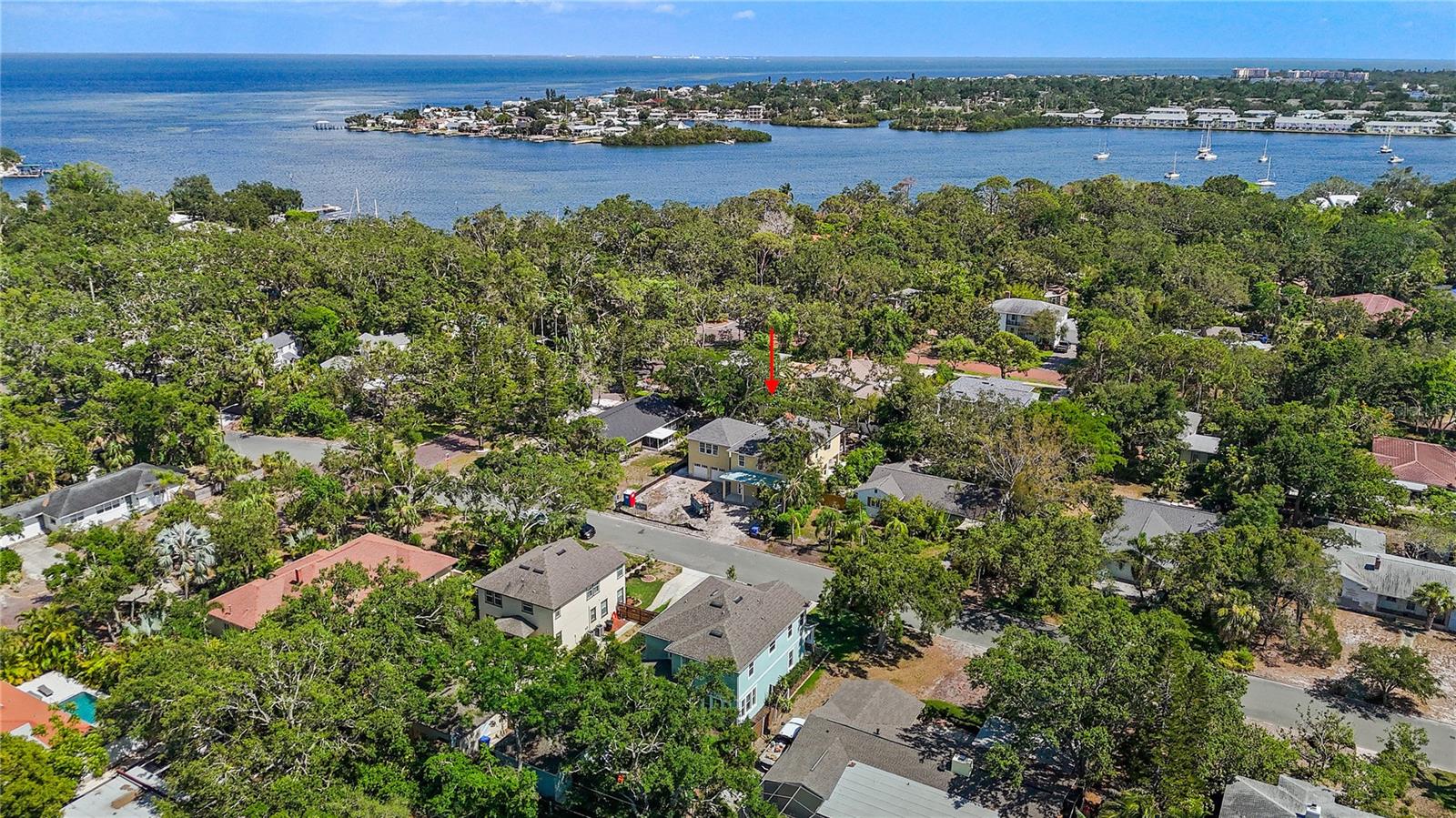 Perfectly situated in Old Southeast neighborhood - near Lassing waterfront park - located in NON FLOOD zone so you can enjoy the waterfront community without the concerns associated with flood zone.