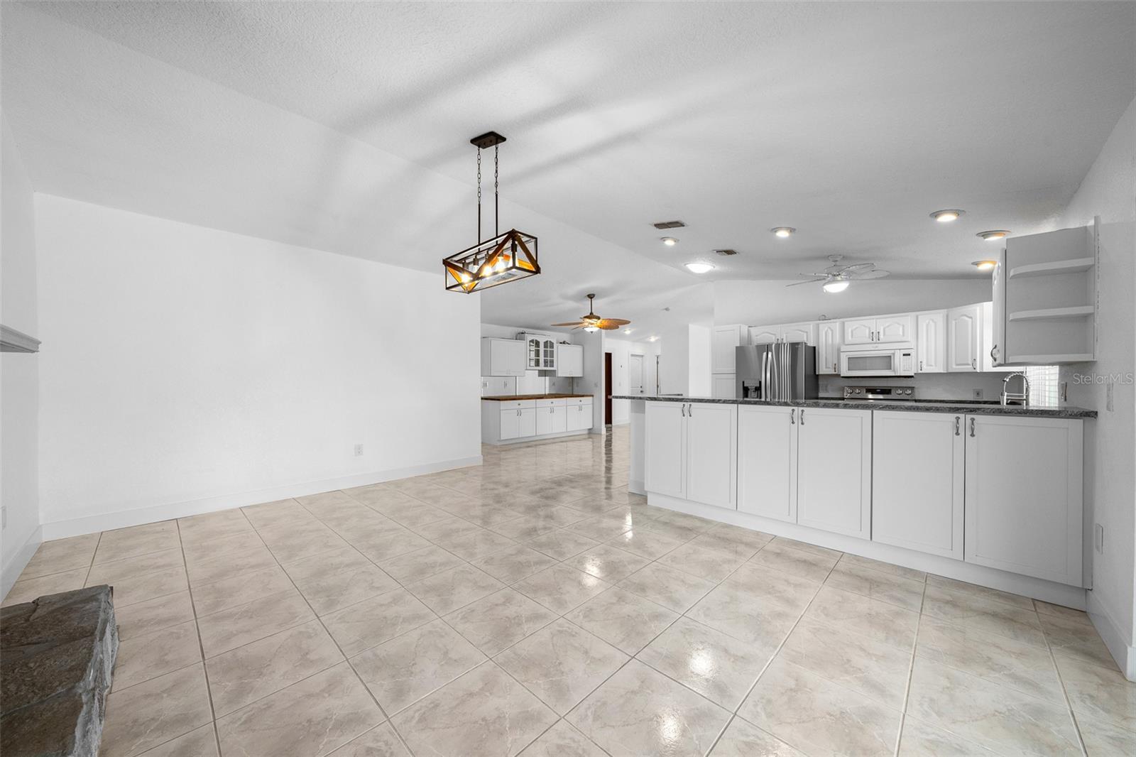 Dry Bar/Dining Room