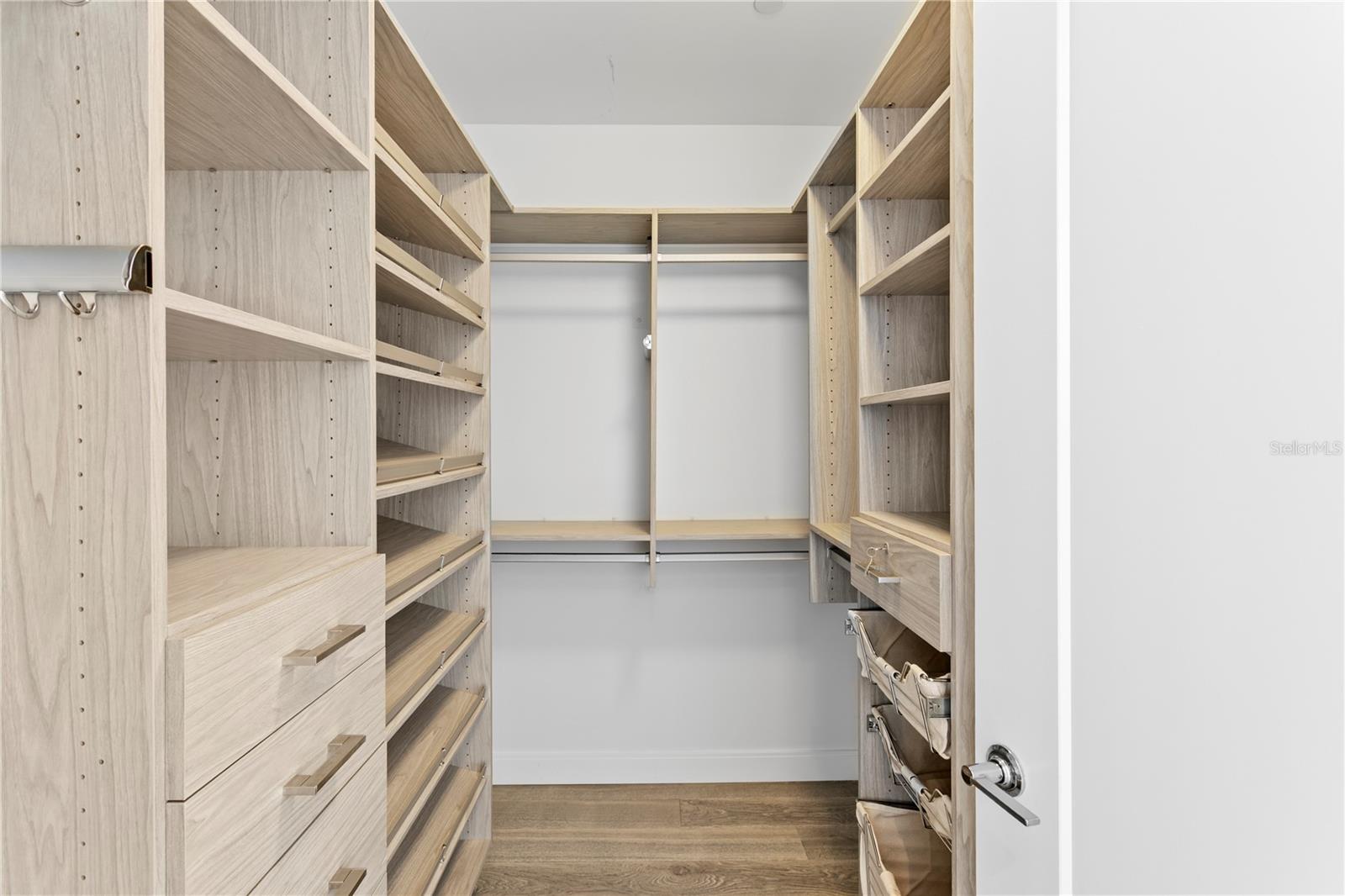Primary ensuite spacious walk in closet